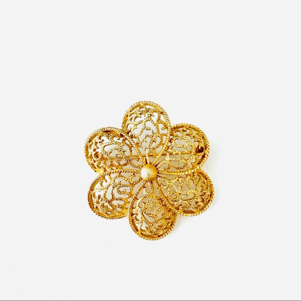 Flower Pin - Picture 1 of 3